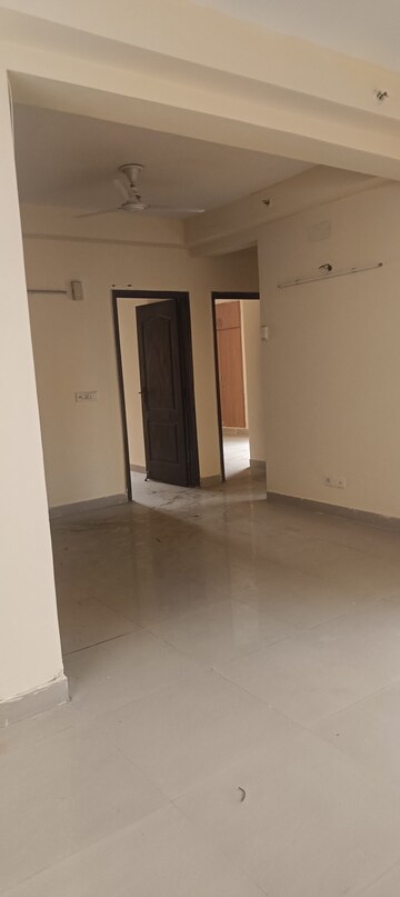 Room in 3 BHK Apartment at Gardenia Golf City, Sector 75 – for Rent