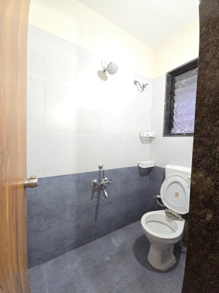 Bathroom, wadgaon sheri 1 Bedroom 550 Sq.Ft. Apartment In Wadgaon Sheri Pune 9460534