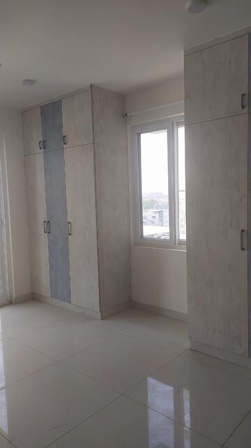 Room in 3 BHK Apartment at Trendset Jayabheri Elevate, Madhapur – for Rent