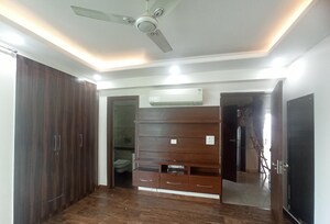 Room in 3 BHK Apartment at Parsvnath Exotica, Sector 53 – for Sale