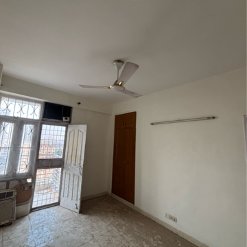 Room in 3 BHK Apartment at Tulip Orange, Sector 70 – for Sale