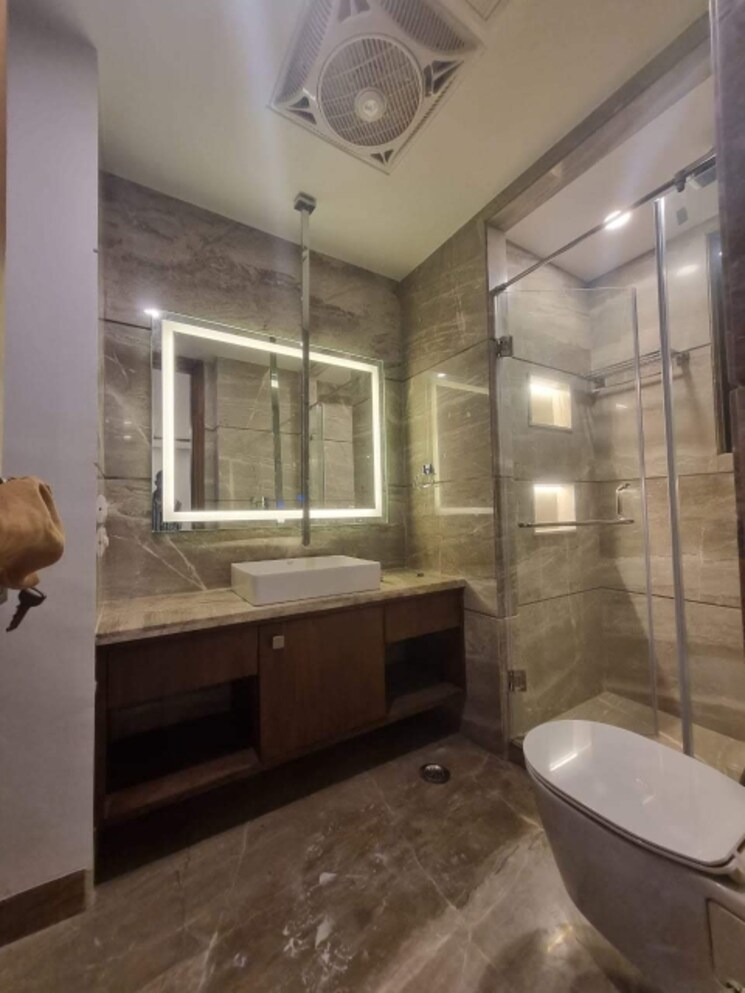Attached Bathroom, defence colony 4 Bedroom 4500 Sq.Ft. Builder Floor In Defence Colony Delhi 9460606