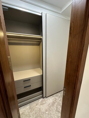 Room in 4 BHK Builder Floor at Defence Colony – for Rent