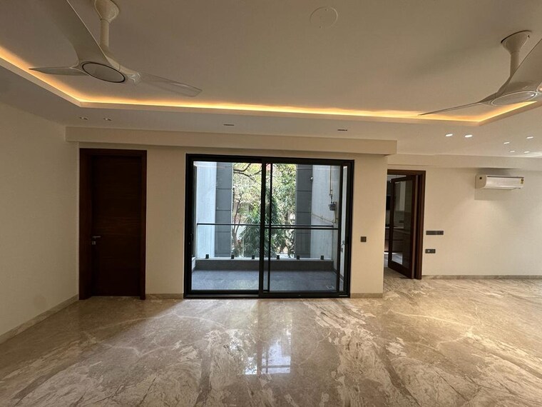 Room, defence colony 4 Bedroom 4500 Sq.Ft. Builder Floor In Defence Colony Delhi 9460606