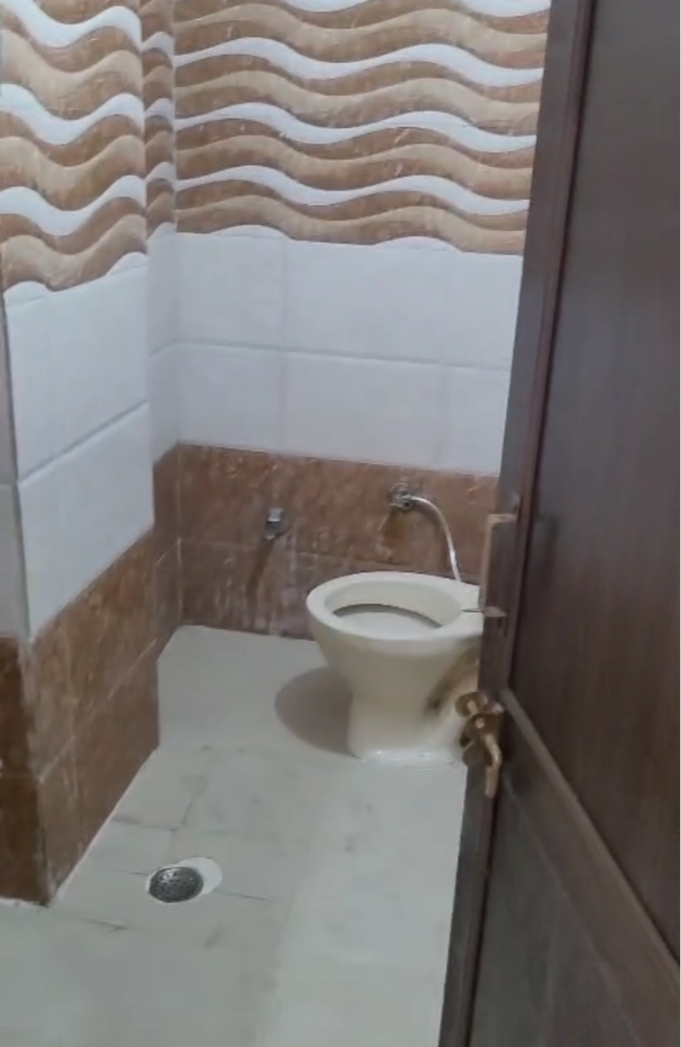 Bathroom, uttam nagar 1 Bedroom 50 Sq.Yd. Builder Floor In Uttam Nagar Delhi 9460597