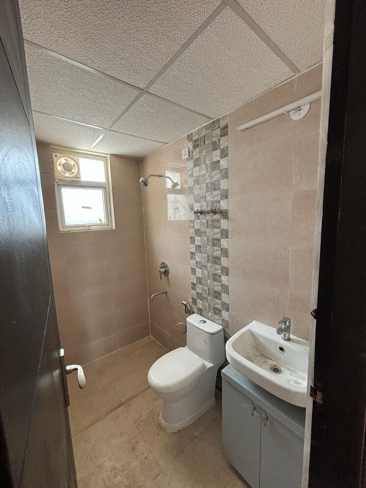 Bathroom, signature-global-park 2.5 Bedroom 1081 Sq.Ft. Builder Floor In Sohna Sector 36 Gurgaon 9460611
