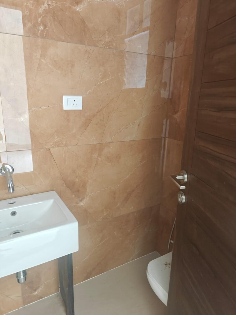 Bathroom, siddhesh-optimus 4 Bedroom 2000 Sq.Ft. Apartment In Viman Nagar Pune 9460667
