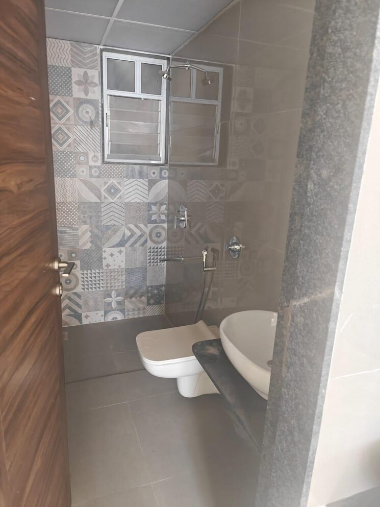 Bathroom, siddhesh-optimus 4 Bedroom 2000 Sq.Ft. Apartment In Viman Nagar Pune 9460667