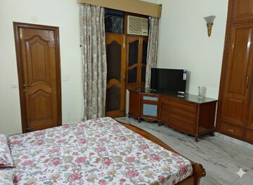 Bedroom in 3 BHK Builder Floor at Kailash Colony – for Rent