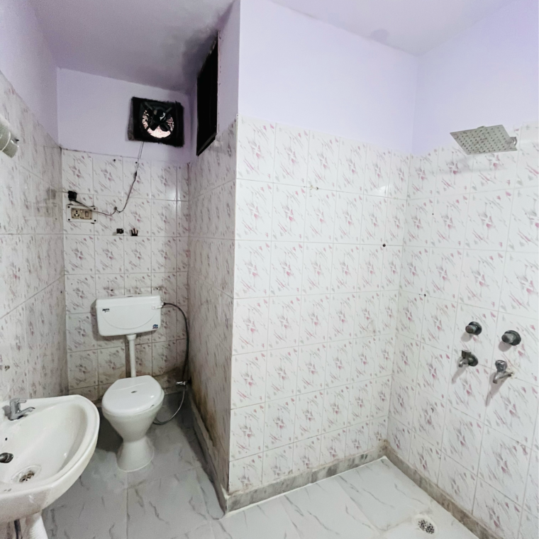 Bathroom, khirki extension 2 Bedroom 75 Sq.Yd. Builder Floor In Khirki Extension Delhi 9460708