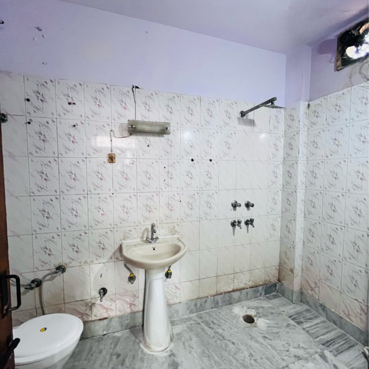 Bathroom, khirki extension 2 Bedroom 75 Sq.Yd. Builder Floor In Khirki Extension Delhi 9460708