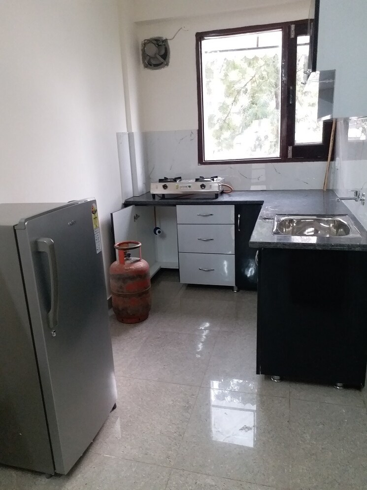 Kitchen, penta-homes 1 Bedroom 650 Sq.Ft. Apartment In Vip Road Zirakpur 9460725