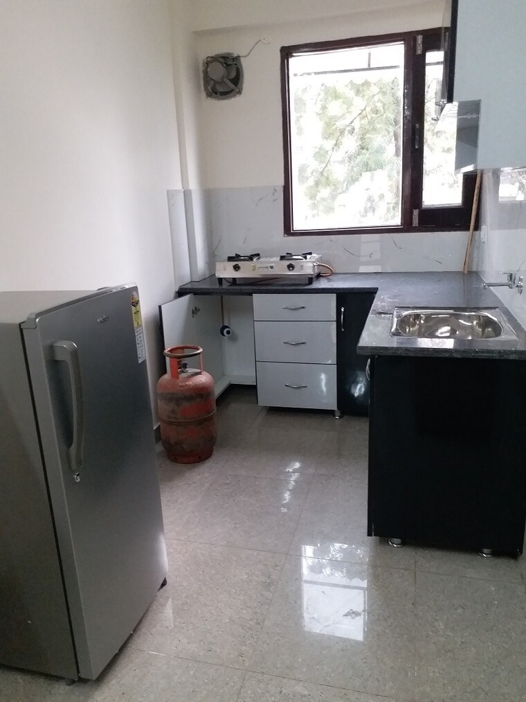 Kitchen, penta-homes 1 Bedroom 650 Sq.Ft. Apartment In Vip Road Zirakpur 9460725