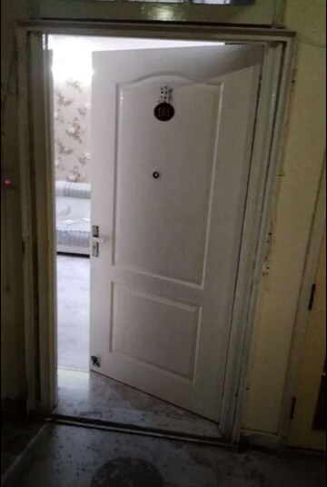 Bathroom in 3 BHK Apartment at Jewel Apartment, Hazratganj – for Rent