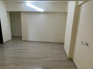 Room in 4 BHK Apartment at Kurla West – for Rent