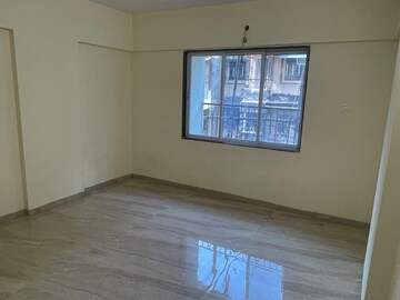 Room in 4 BHK Apartment at Kurla West – for Rent