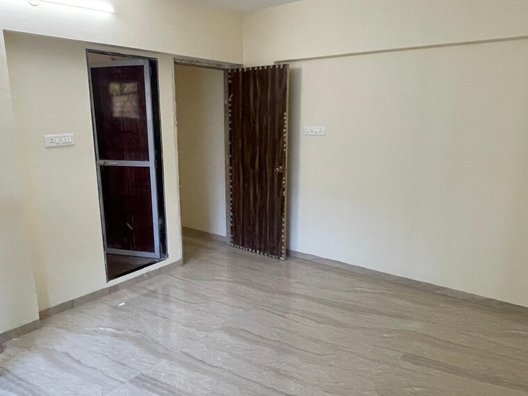 Room, kurla west 4 Bedroom 1200 Sq.Ft. Apartment In Kurla West Mumbai 9460792