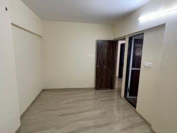 Room in 4 BHK Apartment at Kurla West – for Rent