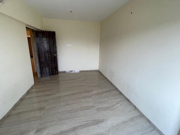 Room in 4 BHK Apartment at Kurla West – for Rent