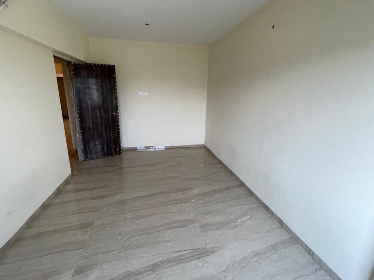 Room, kurla west 4 Bedroom 1200 Sq.Ft. Apartment In Kurla West Mumbai 9460792