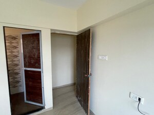 Room in 4 BHK Apartment at Kurla West – for Rent