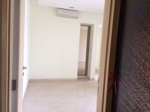 Room in 4 BHK Apartment at Lodha Fiorenza, Goregaon East – for Rent
