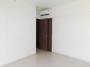 Room in 1 BHK Apartment at Lodha Amara, Kolshet Road – for Sale