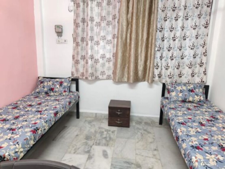 Bedroom, kandivali west Pg For Boys & Girls In Kandivali West 9460809