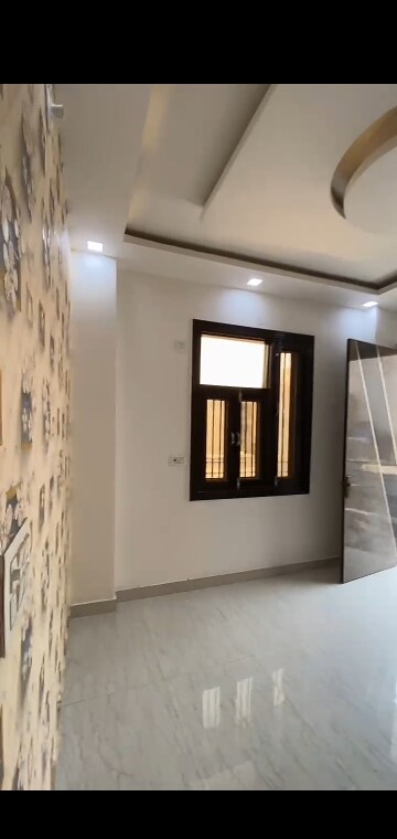 Room in 3 BHK Builder Floor at Dwarka Mor – for Sale