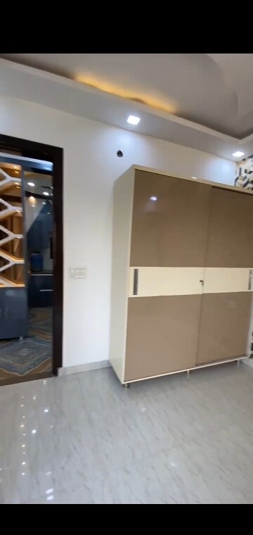 Furnished Amenities in 3 BHK Builder Floor at Dwarka Mor – for Sale