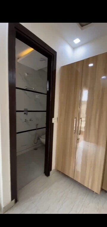 Furnished Amenities in 3 BHK Builder Floor at Dwarka Mor – for Sale