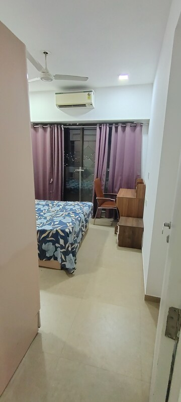 Bedroom in 2 BHK Apartment at Kanakia Silicon Valley, Powai – for Rent