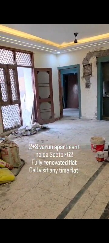 Bedroom in 2.5 BHK Apartment at Varun Apartment Noida, Sector 62 – for Sale