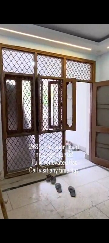 Room in 2.5 BHK Apartment at Varun Apartment Noida, Sector 62 – for Sale