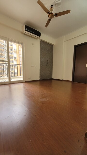 Room in 2.5 BHK Apartment at Amrapali Terrace Homes, Tech Zone 4 Greater Noida – for Rent