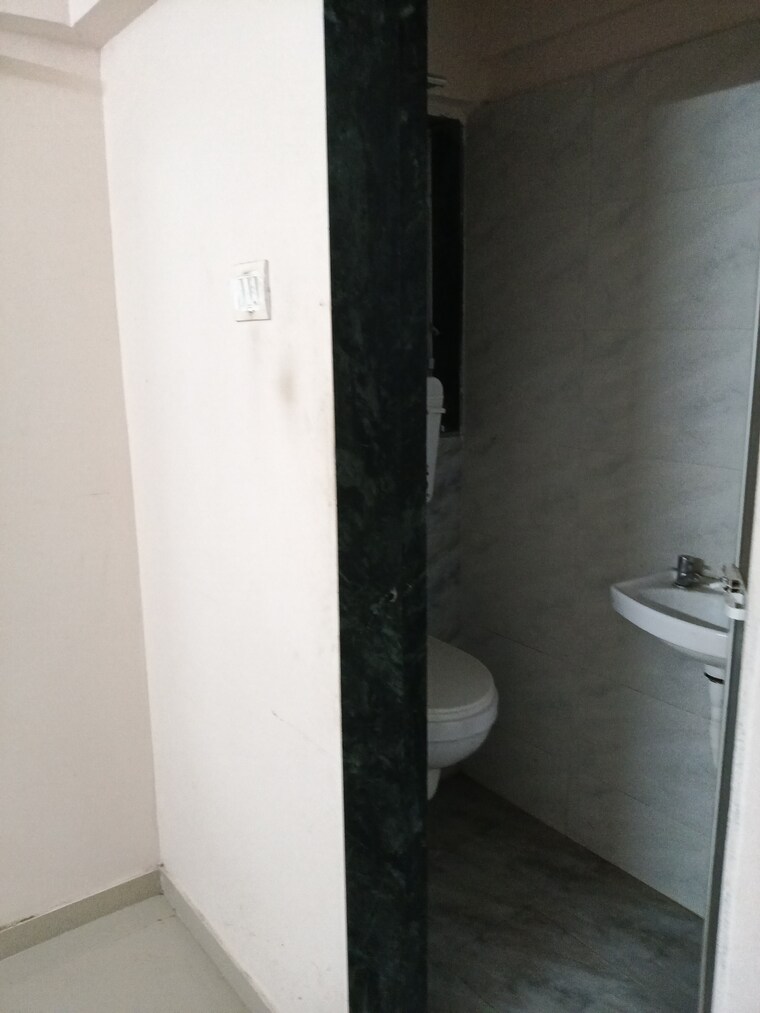 Attached Bathroom, om-sai-chs-bhandup-west 1 Bedroom 450 Sq.Ft. Apartment In Bhandup West Mumbai 9460882