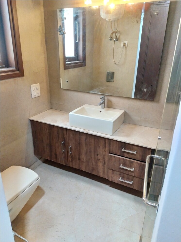 Attached Bathroom, greater kailash i 3 Bedroom 2000 Sq.Ft. Builder Floor In Greater Kailash I Delhi 9460895