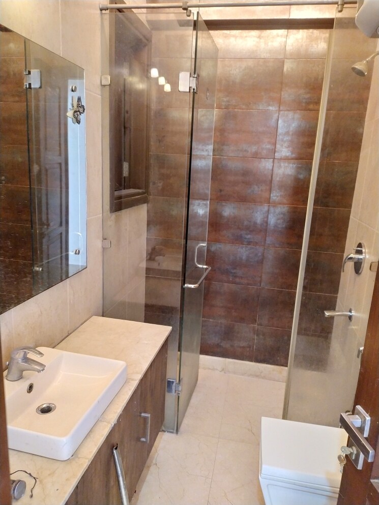 Attached Bathroom, greater kailash i 3 Bedroom 2000 Sq.Ft. Builder Floor In Greater Kailash I Delhi 9460895