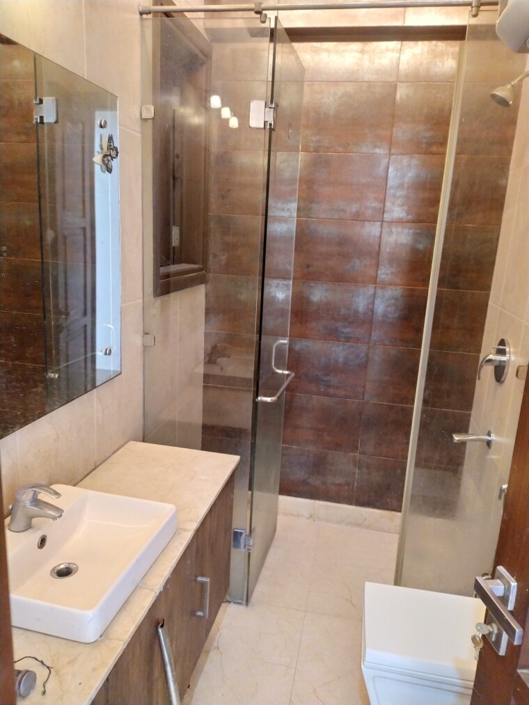 Attached Bathroom, greater kailash i 3 Bedroom 2000 Sq.Ft. Builder Floor In Greater Kailash I Delhi 9460895