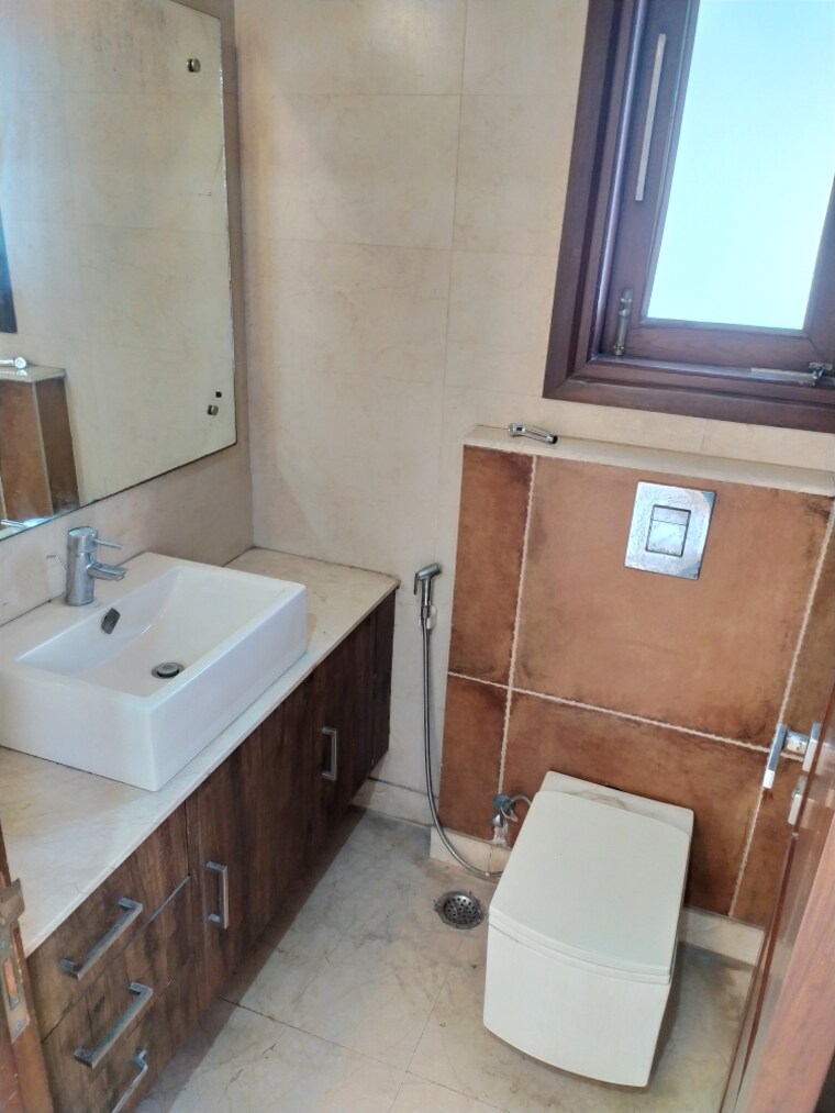 Attached Bathroom, greater kailash i 3 Bedroom 2000 Sq.Ft. Builder Floor In Greater Kailash I Delhi 9460895