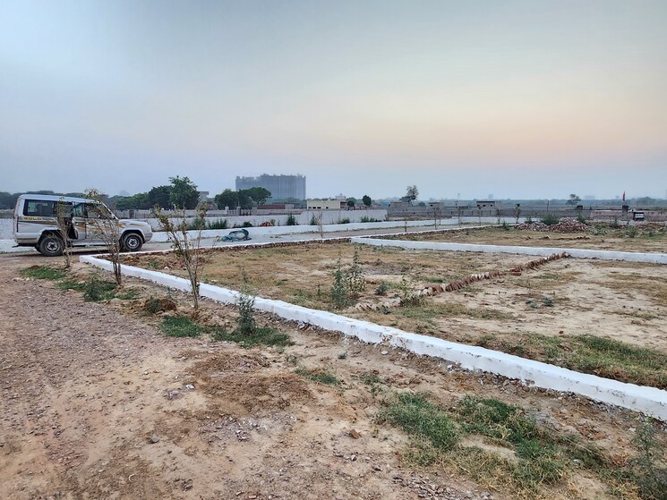 undefined, knowledge park v greater noida  300 Sq.Yd. Plot In Knowledge Park V Greater Noida Greater Noida 9460894