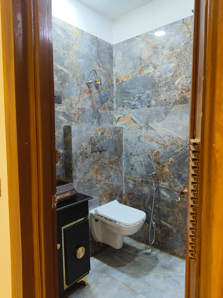 Bathroom, new-friends-colony 3 Bedroom 100 Sq.Ft. Independent House In Sanjay Nagar Ghaziabad 9460921