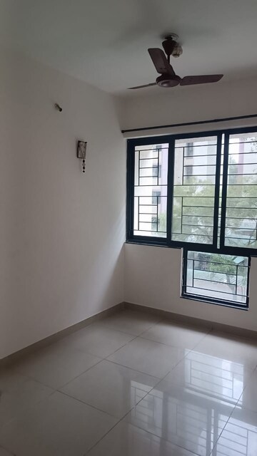 Room in 2.5 BHK Apartment at Nanded Lalit, Sinhagad Road – for Rent