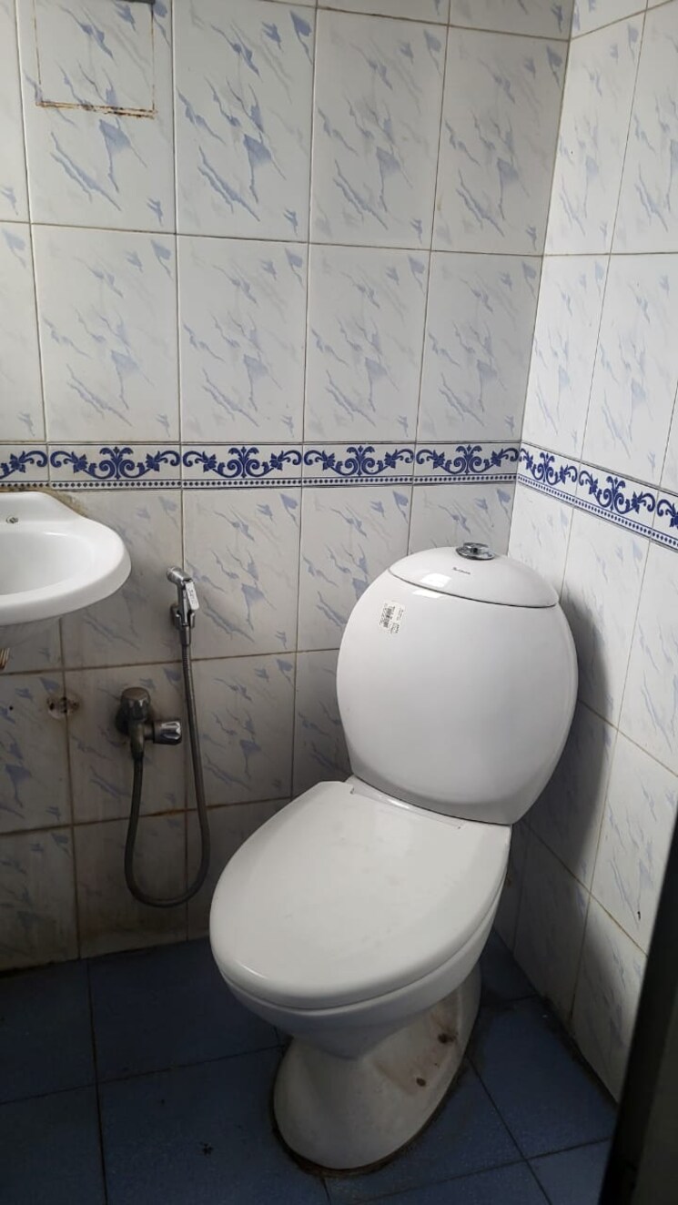 Bathroom, manoj-industrial-estate Commercial Office Space 600 Sq.Ft. In Wadala Mumbai 9460941