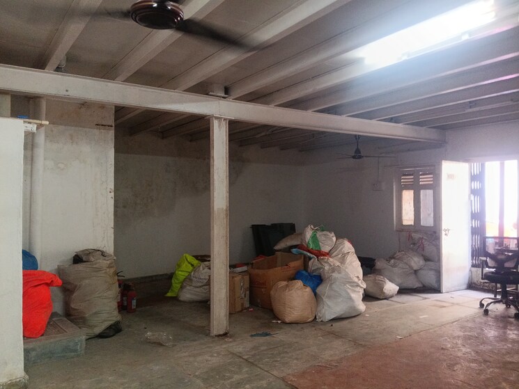  Parking, zehra-manzil Commercial Warehouse 1500 Sq.Yd. In Mahim Mumbai 9460951