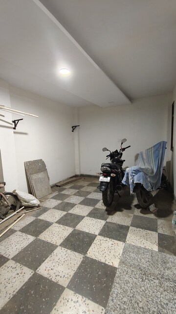 Parking in 1.5 BHK Builder Floor at Govindpuri – for Rent