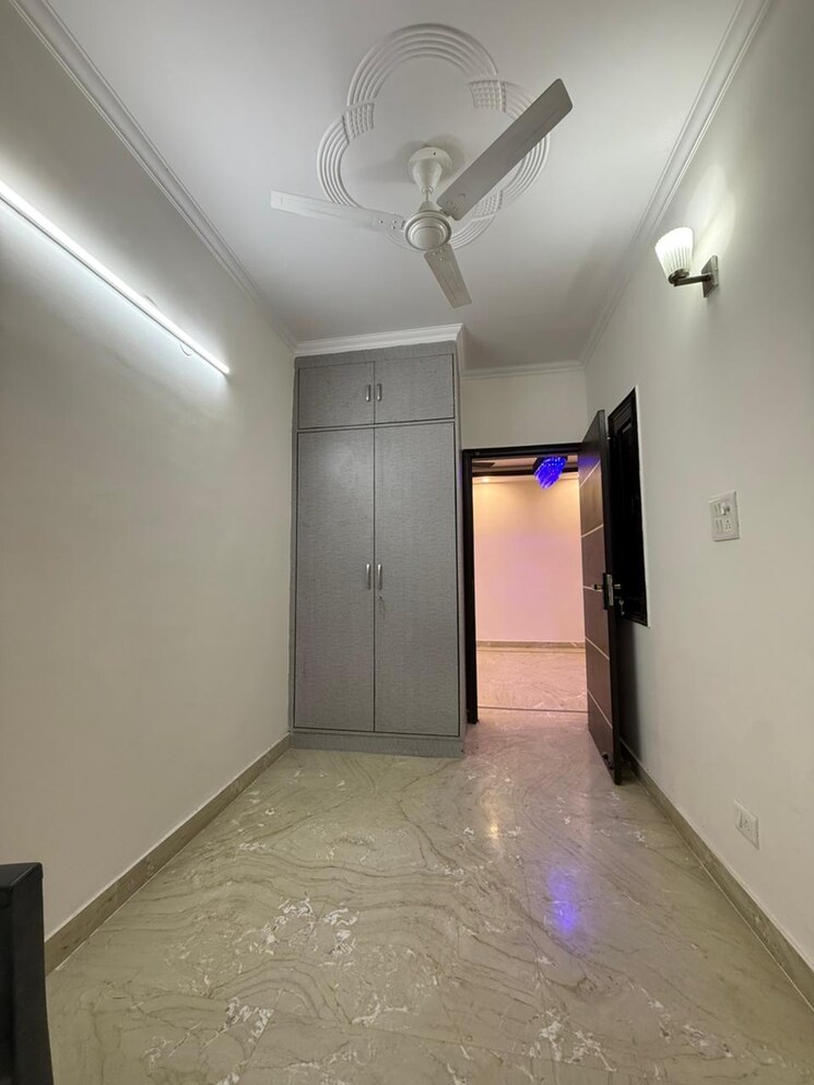 Room, govindpuri 3 Bedroom 900 Sq.Ft. Builder Floor In Govindpuri Delhi 9460979