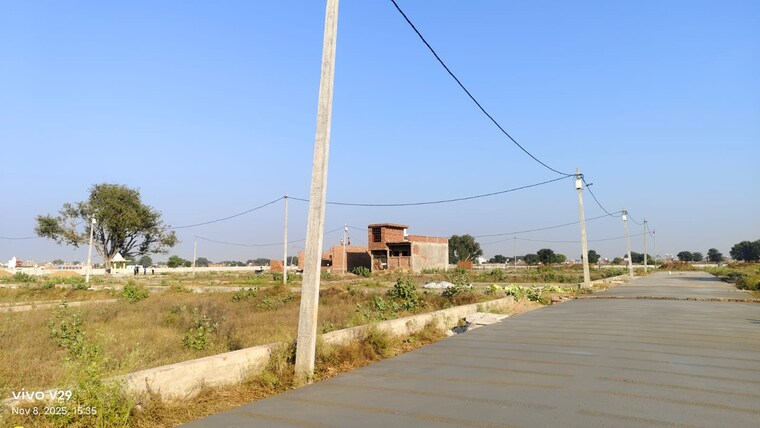 Garden, dhanauli  150 Sq.Yd. Plot In Dhanauli Agra 9460978