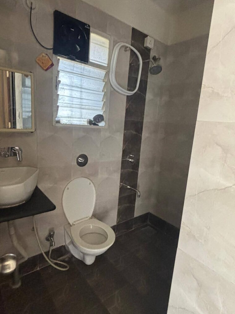 Bathroom, kohinoor-zen-estate 2 Bedroom 742 Sq.Ft. Apartment In Kharadi Pune 9460990