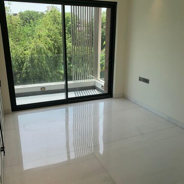 Room in 3 BHK Builder Floor at Vasant Vihar – for Sale